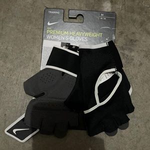 Nike women’s premium heavyweight workout gloves